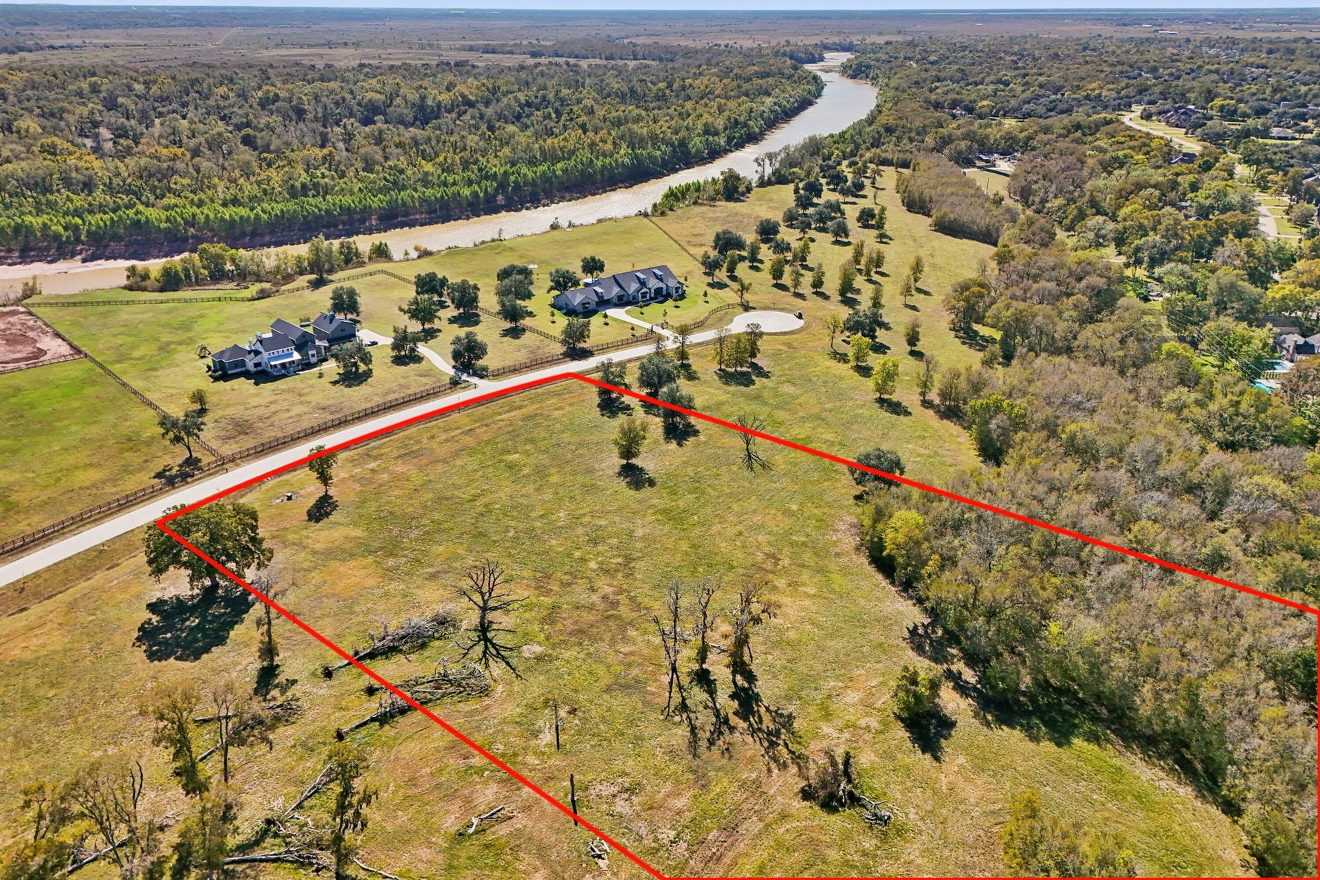 4802 Riverbend Ct, Fulshear, TX 77441 This open lot is a true blank canvas, ready for your ideas, your plans and your future.
