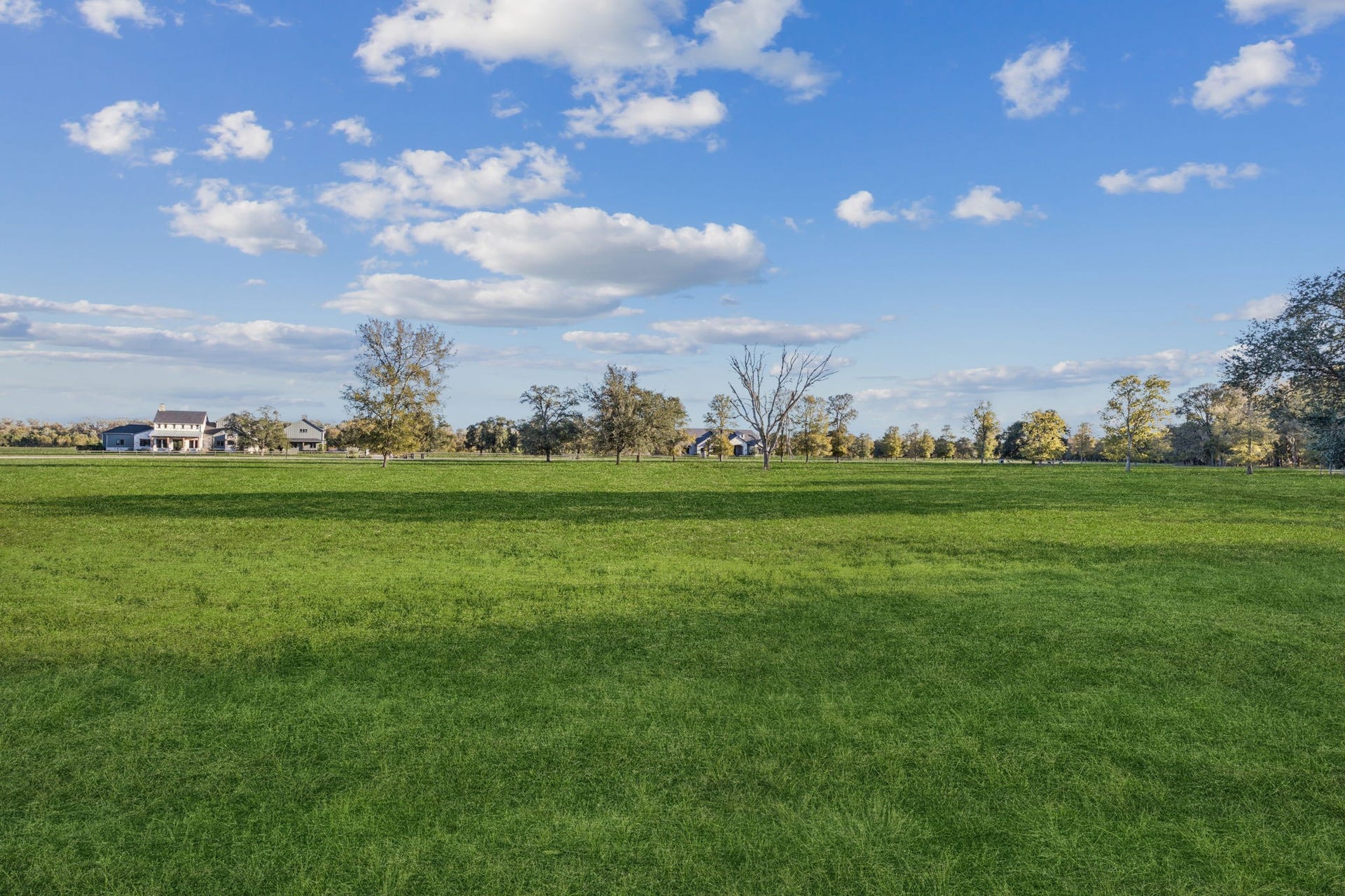 4802 Riverbend Ct, Fulshear, TX 77441 Build your dream space from the ground up within this beautiful community.