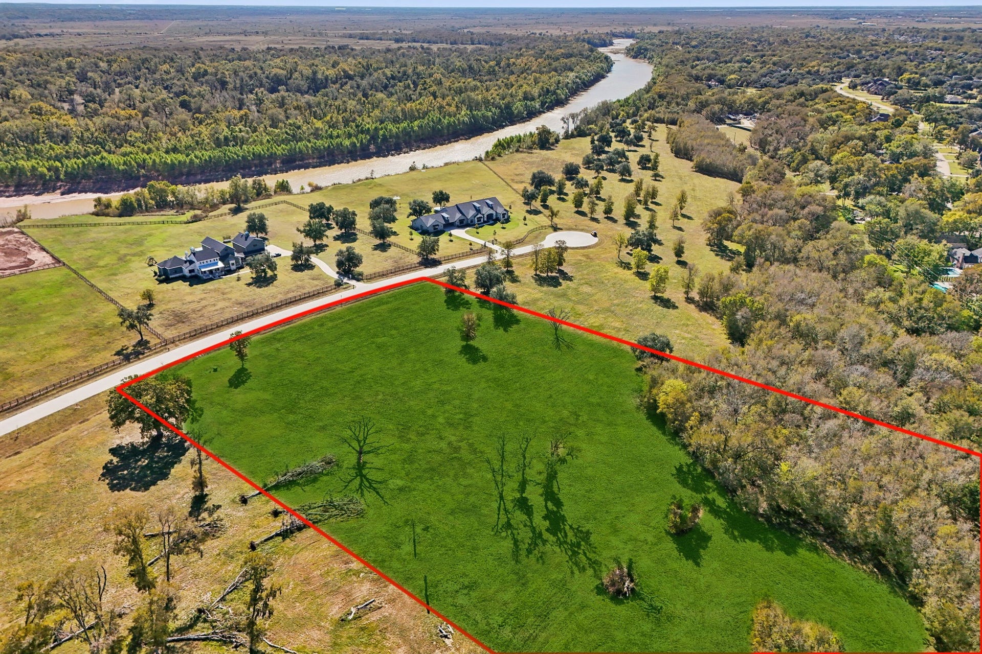 4802 Riverbend Ct, Fulshear, TX 77441 This open lot is a true blank canvas, ready for your ideas, your plans and your future.