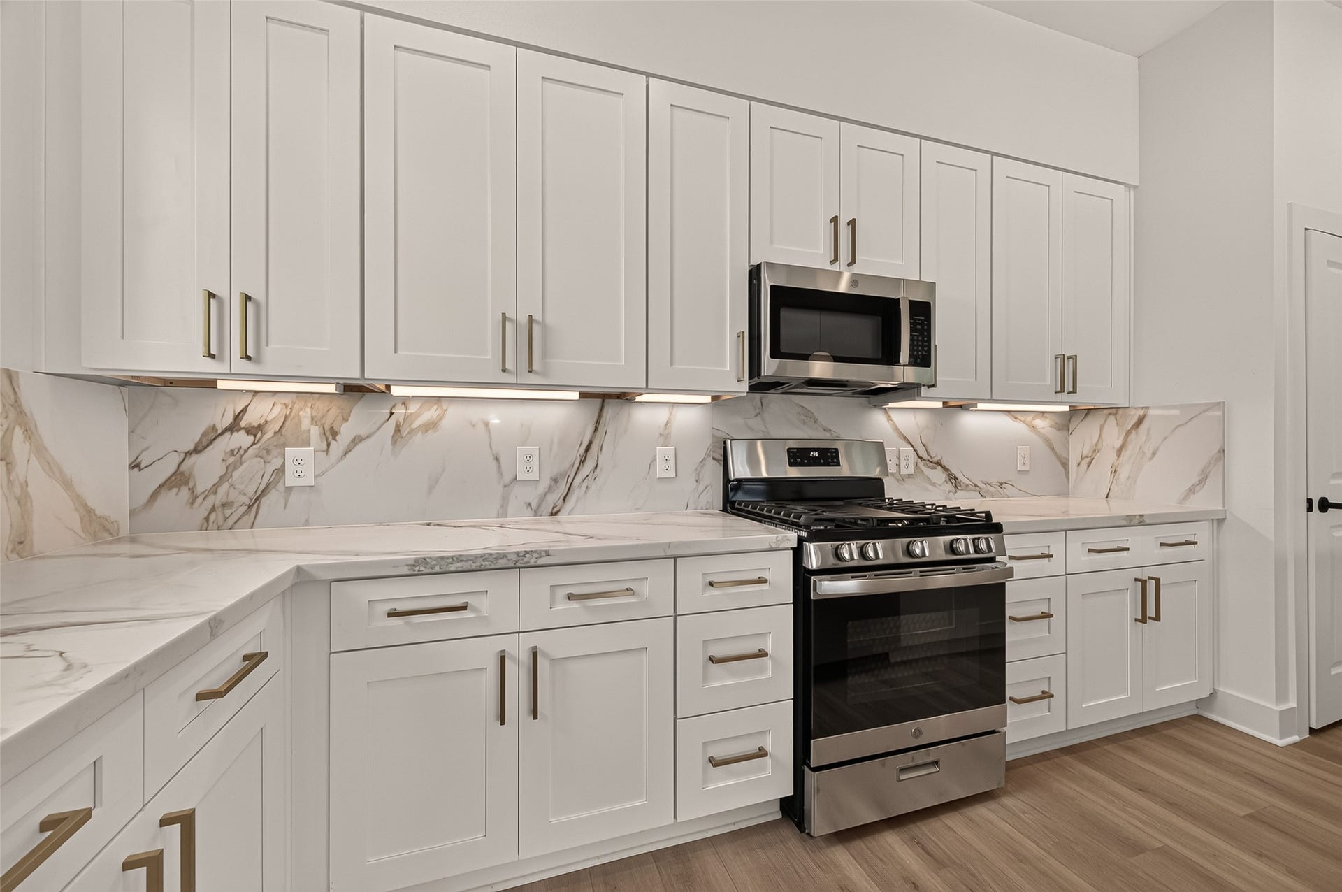 3313 Sampson Street, Houston, TX 77004 3313 Sampson Street, Houston, TX 77004