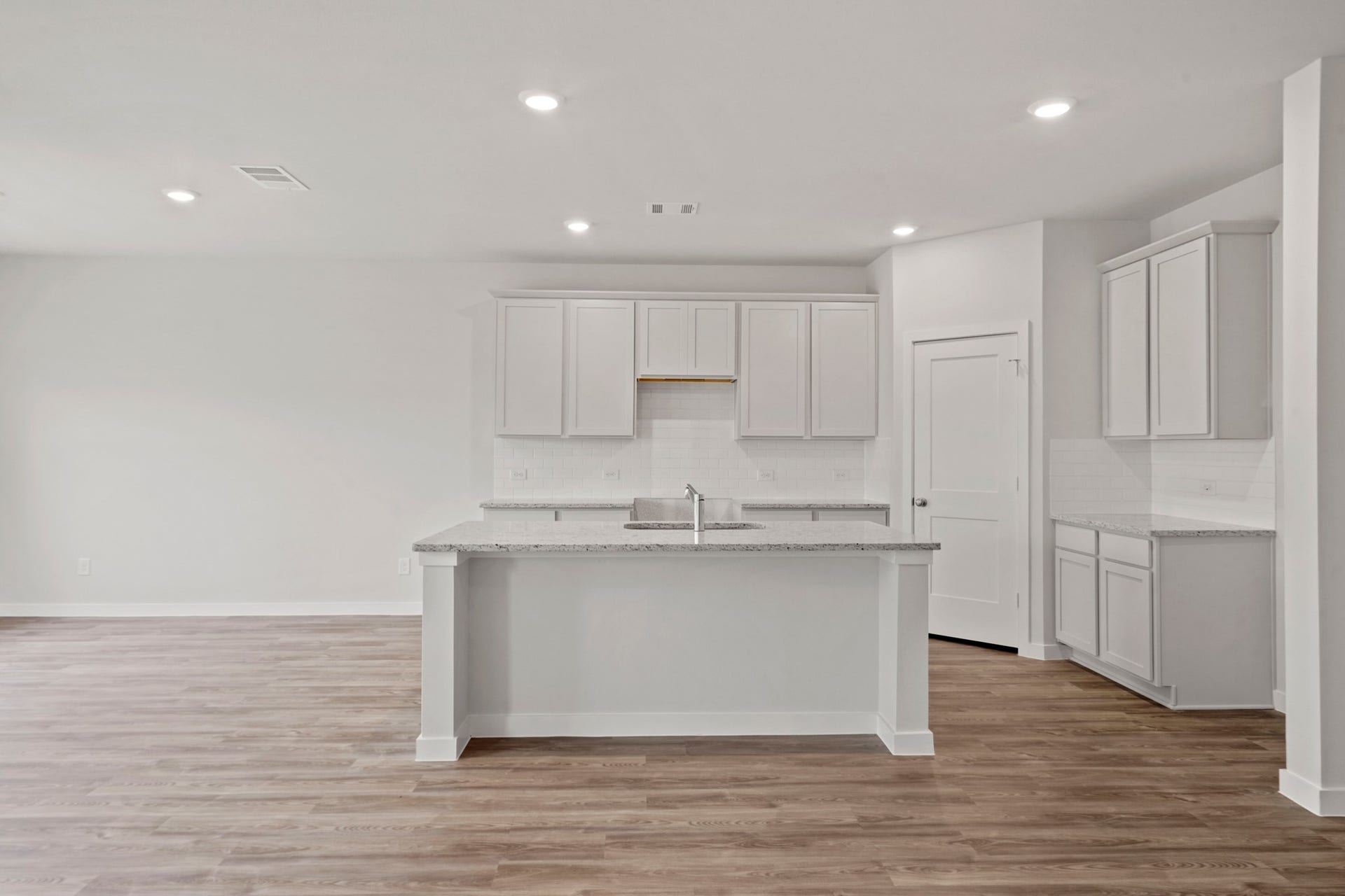 215 Shoreview Drive, Conroe, TX 77303 215 Shoreview Drive, Conroe, TX 77303