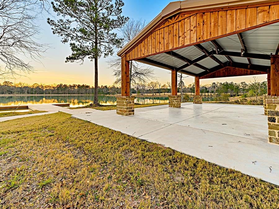 215 Shoreview Drive, Conroe, TX 77303 215 Shoreview Drive, Conroe, TX 77303