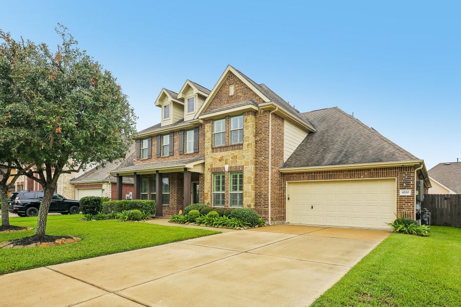 Property photo for 4220 Walnut Bend Drive, Friendswood, TX