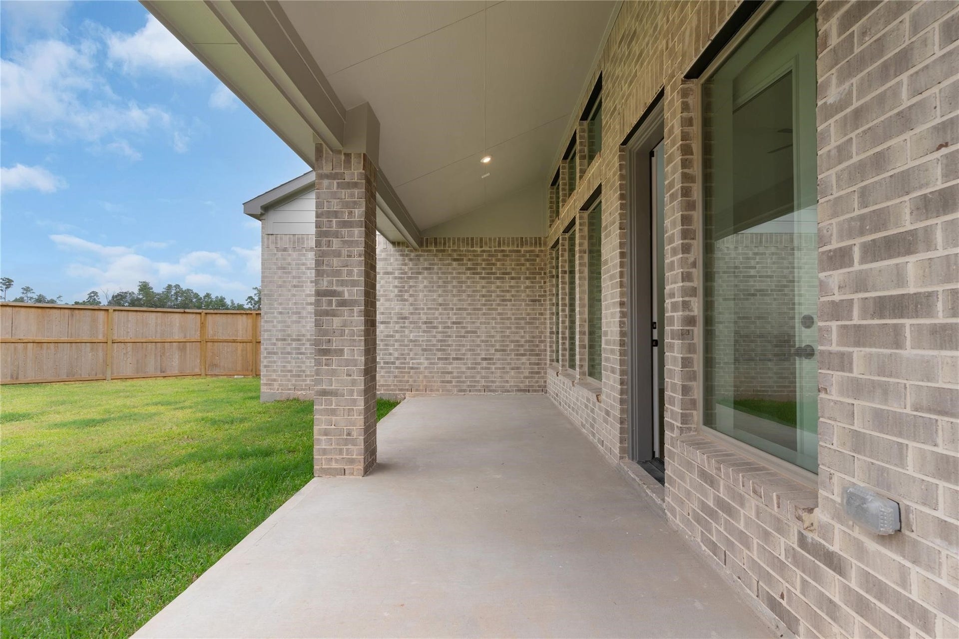 326 Texoma Plains Drive, Conroe, TX 77304 326 Texoma Plains Drive, Conroe, TX 77304