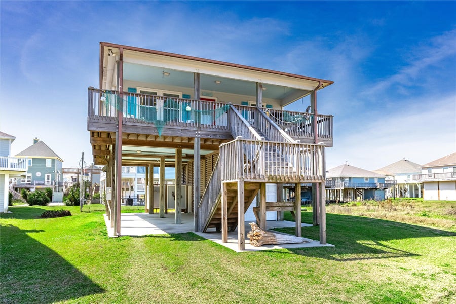 Property photo for 981 S Stingaree Drive, Crystal Beach, TX