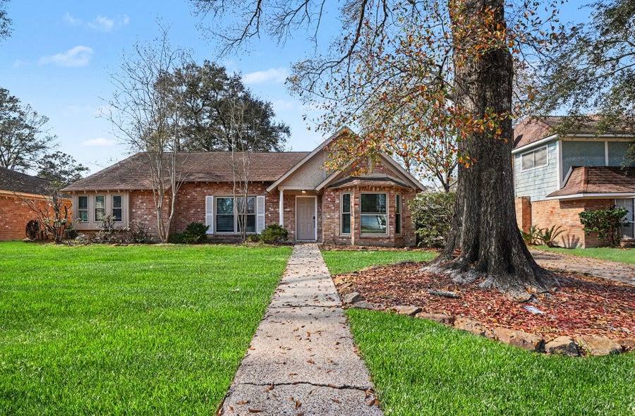Property photo for 2067 SE Shadow Rock Drive, Houston, TX