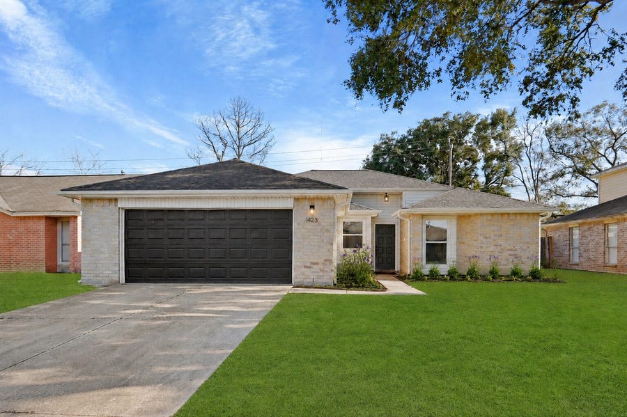 Property photo for 1423 Lazy Spring Drive, Missouri City, TX