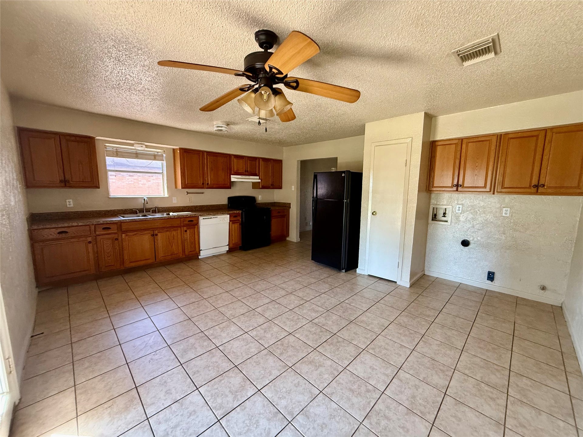 1308 Hospital Drive, Angleton, TX 77515