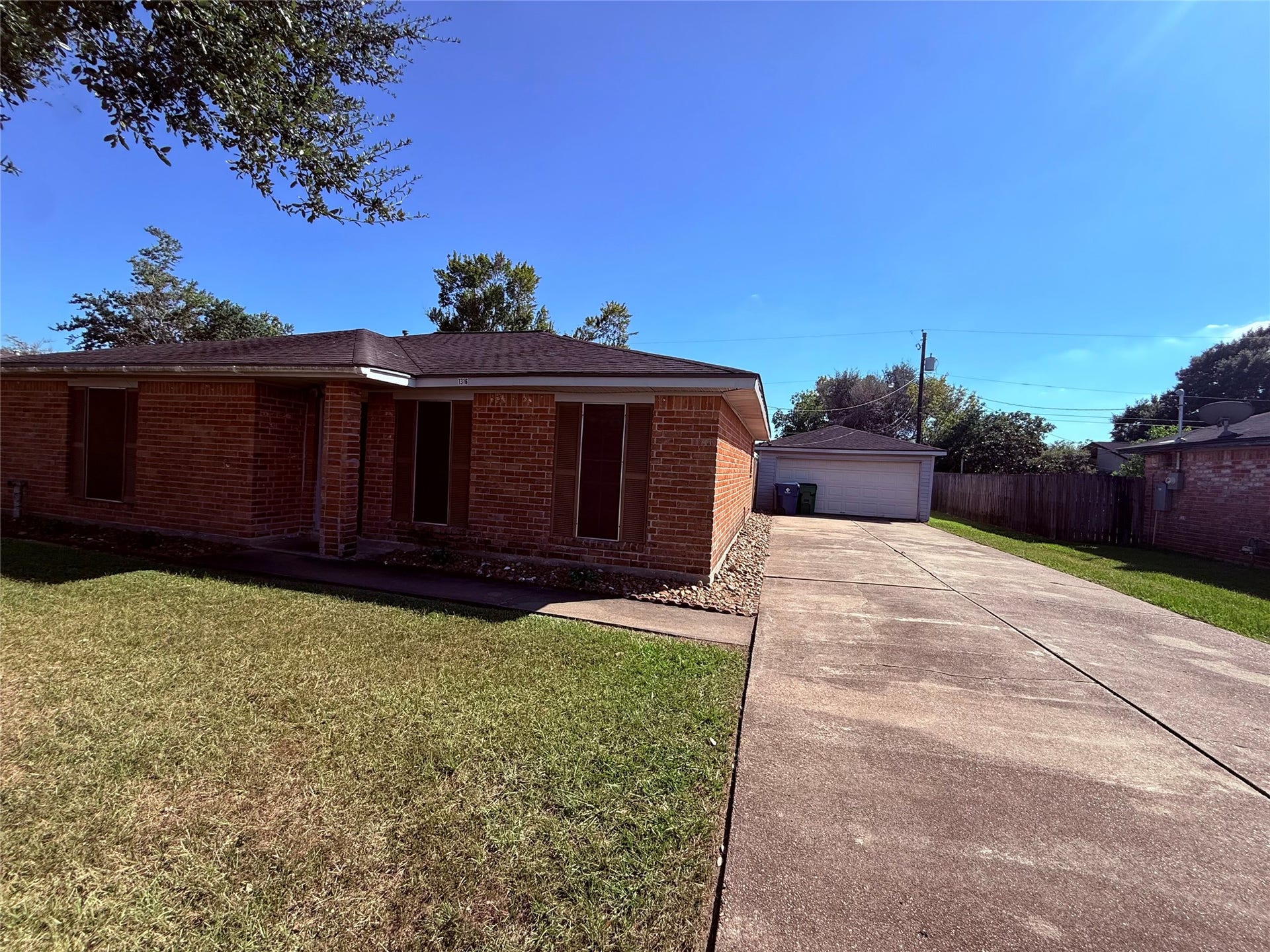 1308 Hospital Drive, Angleton, TX 77515