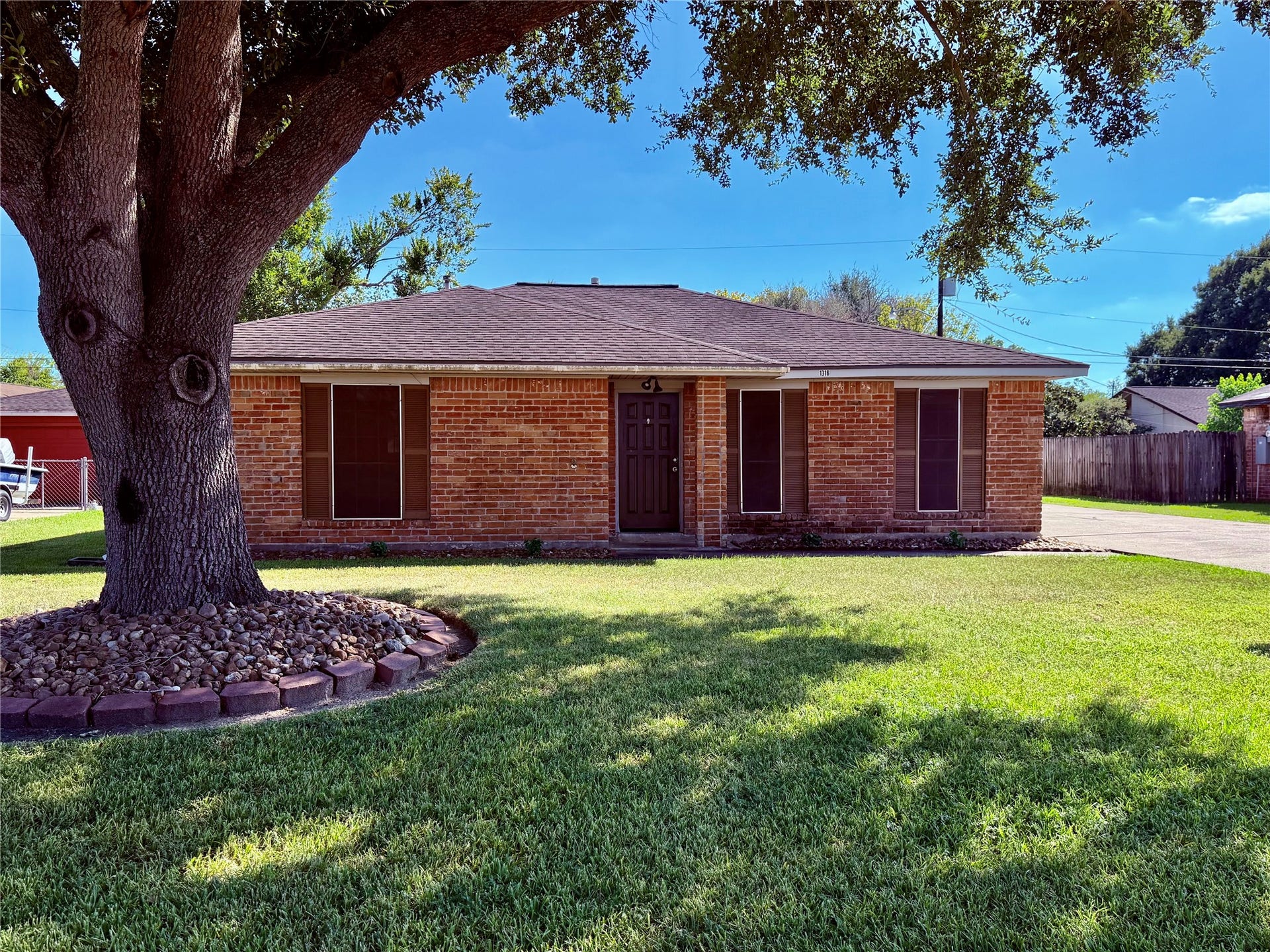 1308 Hospital Drive, Angleton, TX 77515