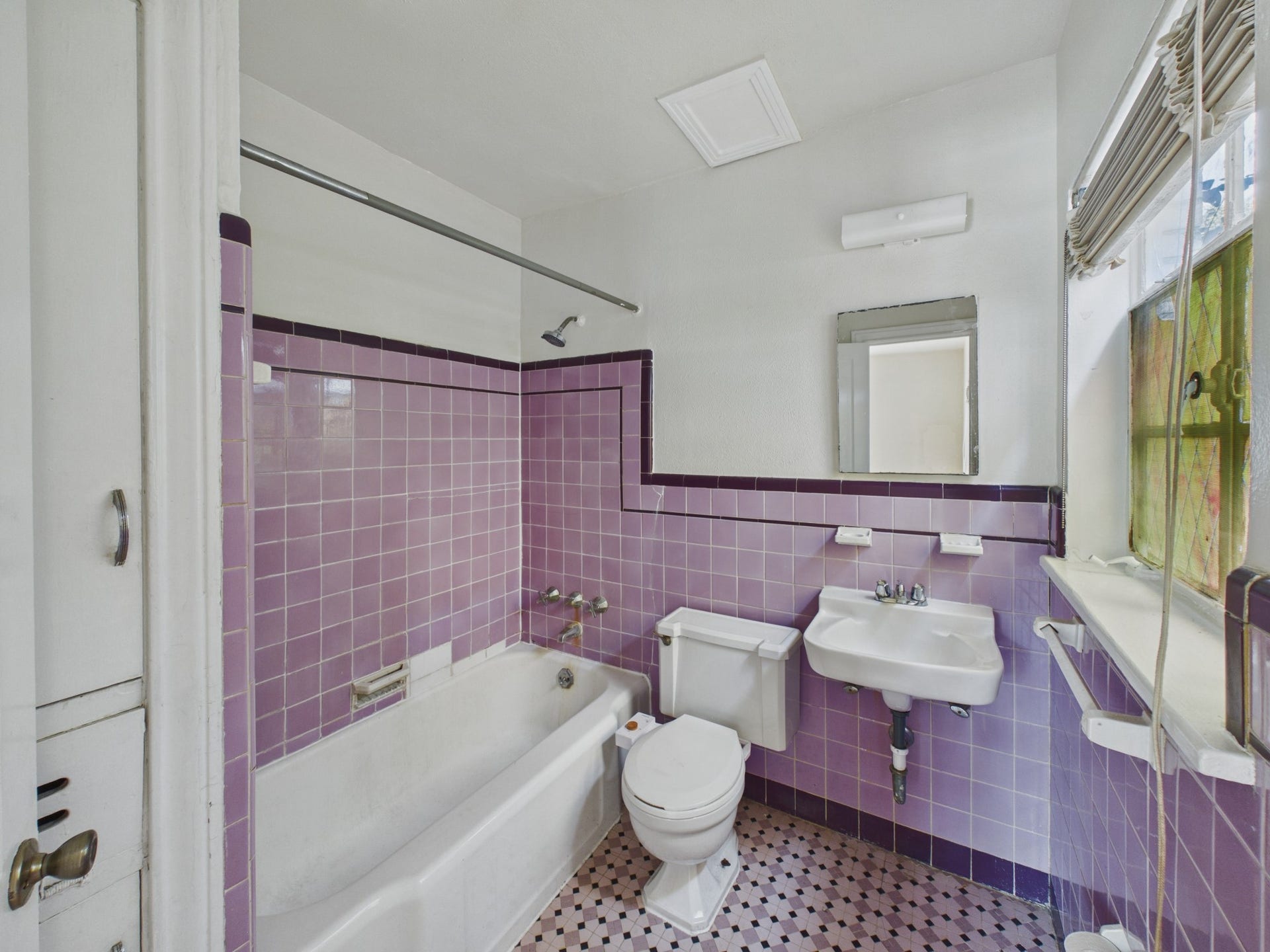 Retro 1950's Tiled Bath
