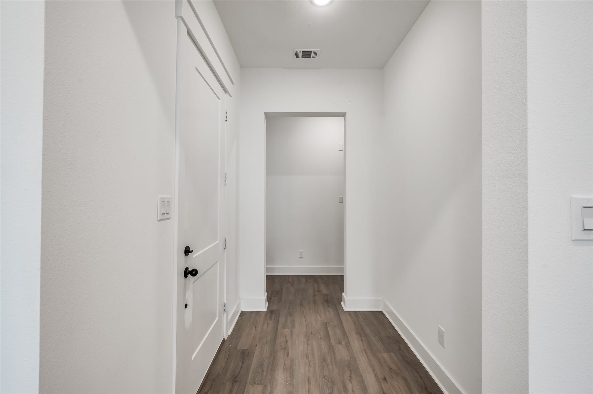 4605 Terry Street, Houston, TX 77009 Just inside, a welcoming entry sets the tone for the easy flow of the home ahead