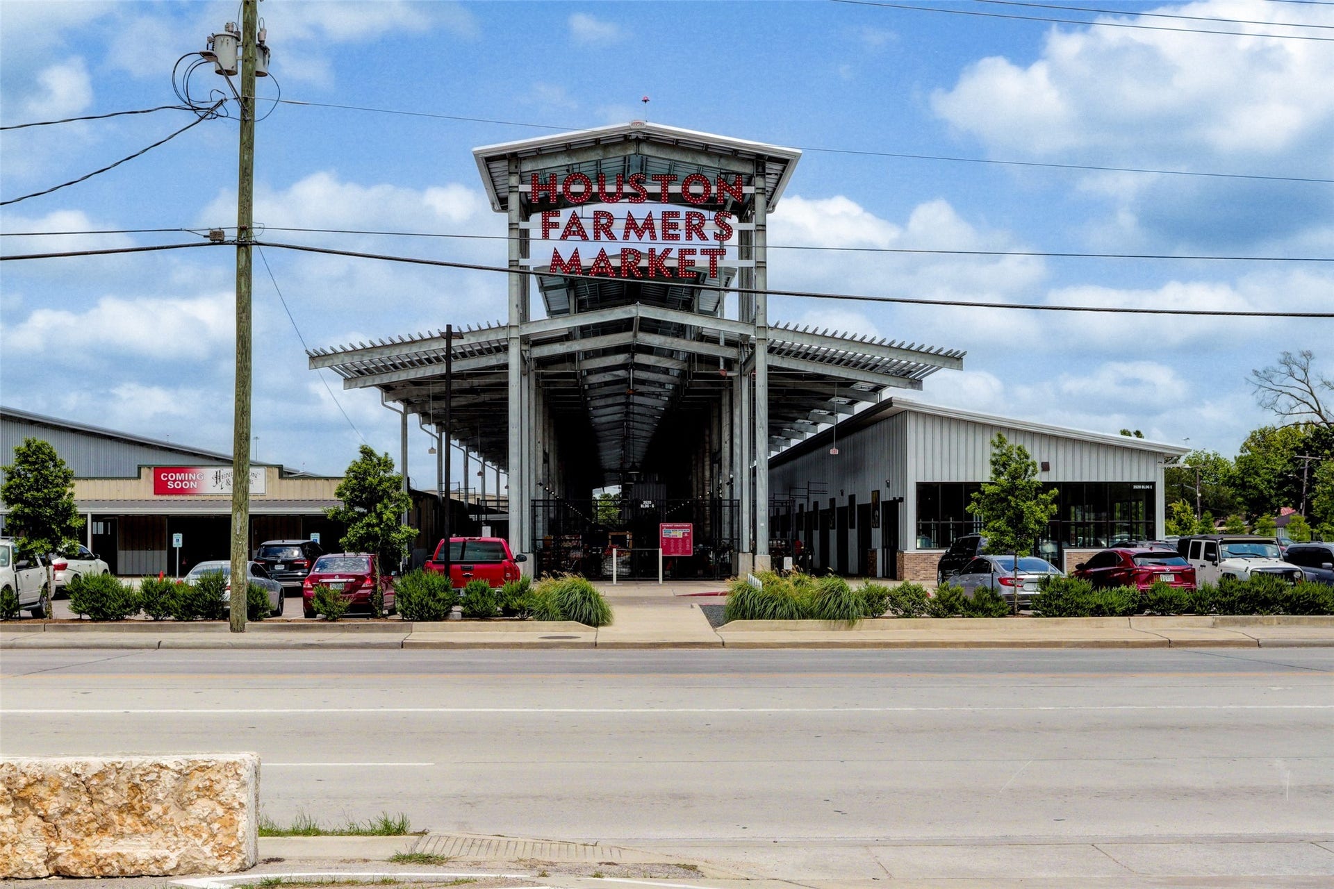 4605 Terry Street, Houston, TX 77009 Houston Farmers Market never disappoints. Fresh produce, local vendors, and that iconic sign make it one of our favorite Heights area spots to send clients and friends.