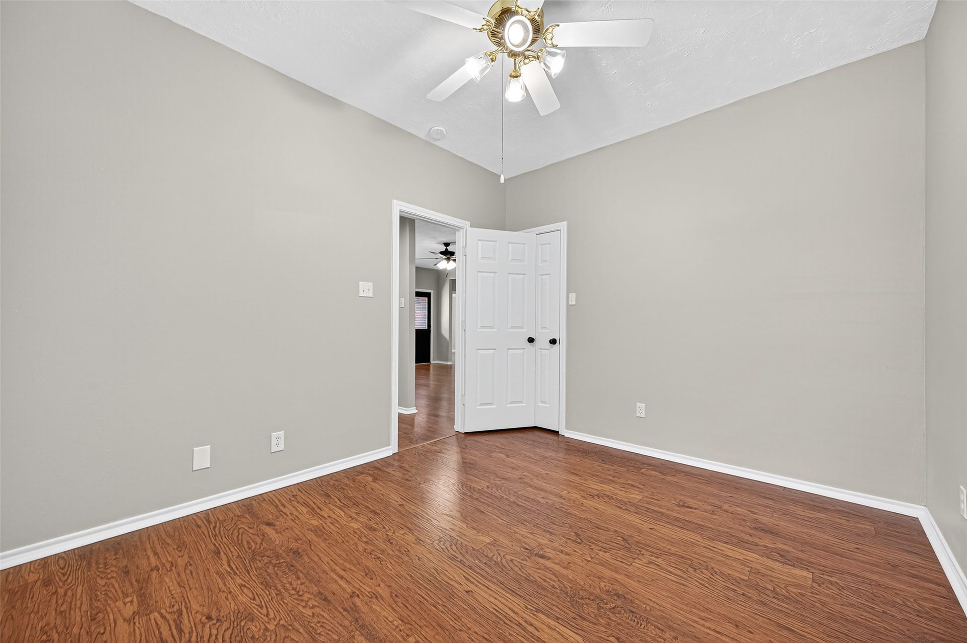 21914 Bronze Leaf Drive, Cypress, TX 77433 Bedroom 2 - walk-in closet is behind the door