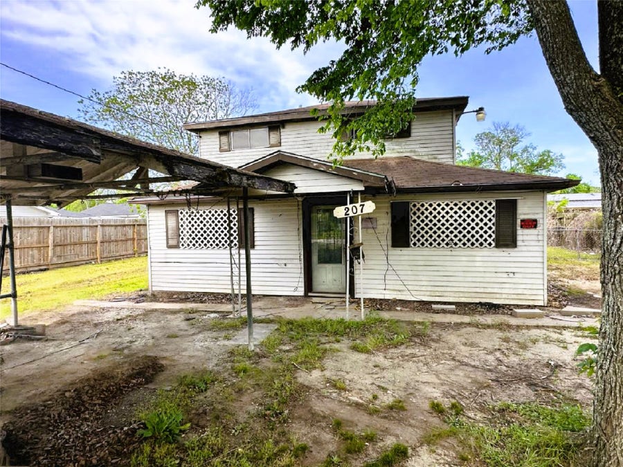Property photo for 207 S 5th Street, Highlands, TX