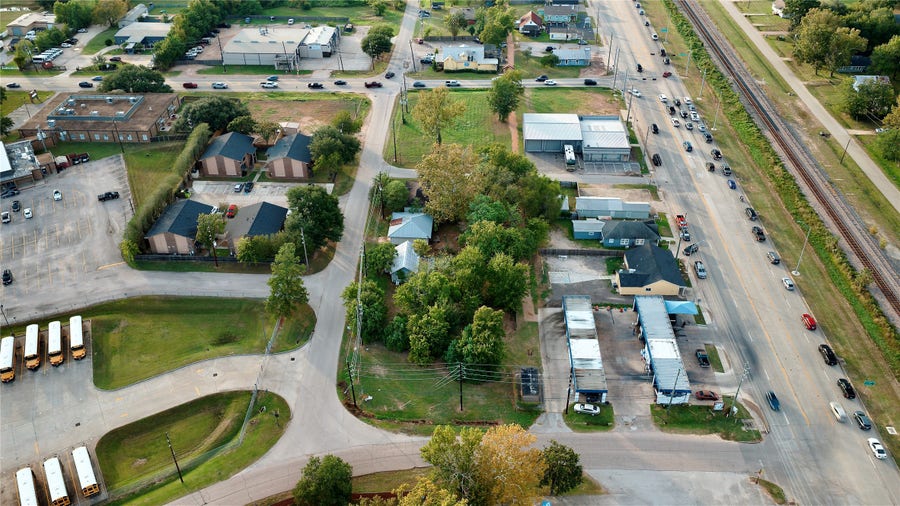 Property photo for 122 Commerce Street, Magnolia, TX