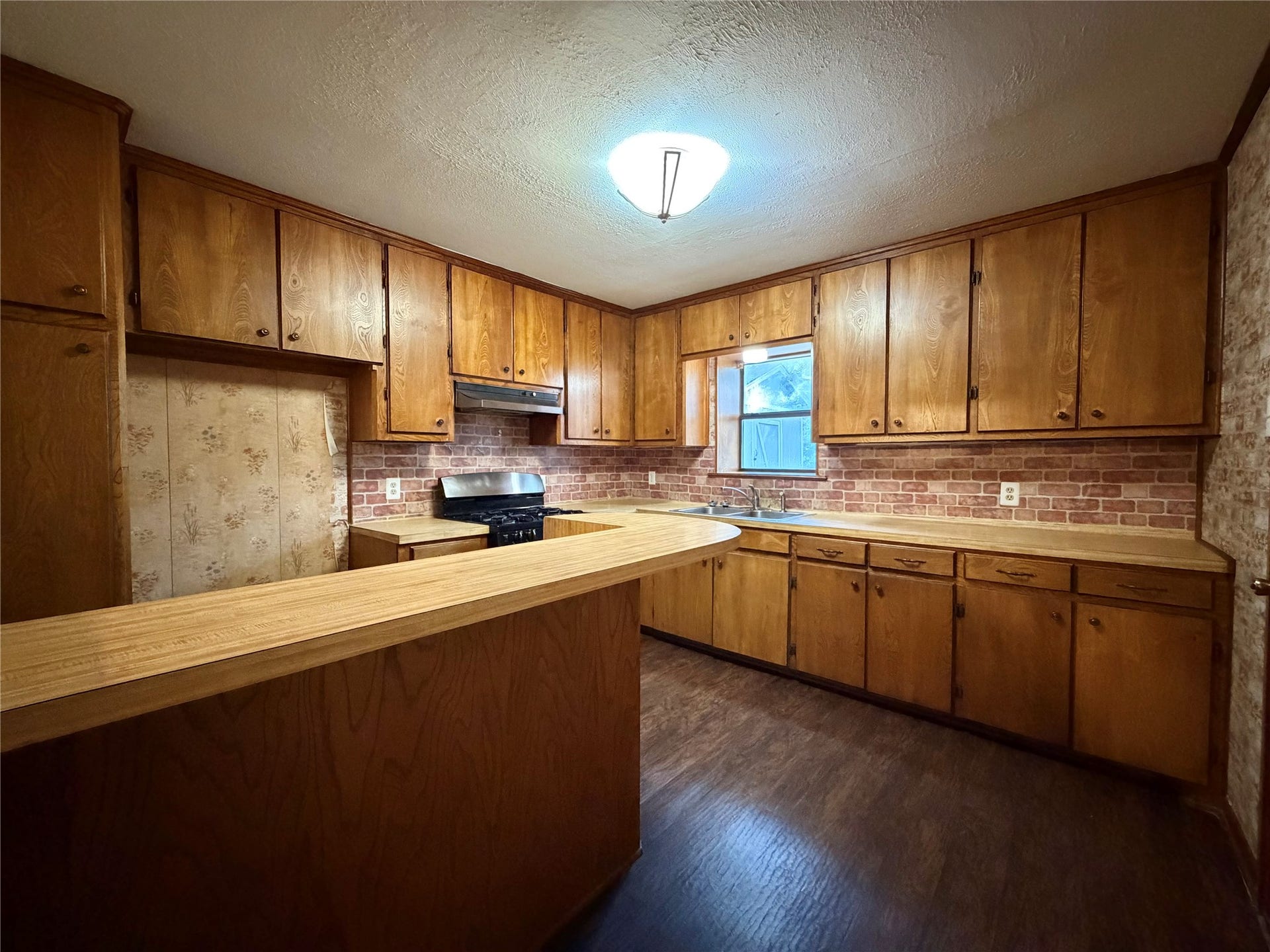 2019 N Avenue H, Freeport, TX 77541