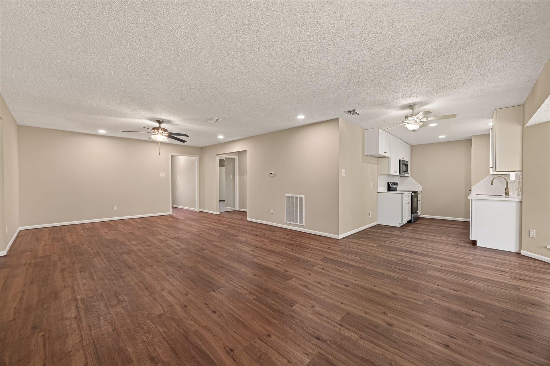 2305 Kingsway Drive, League City, TX 77573 2305 Kingsway Drive, League City, TX 77573