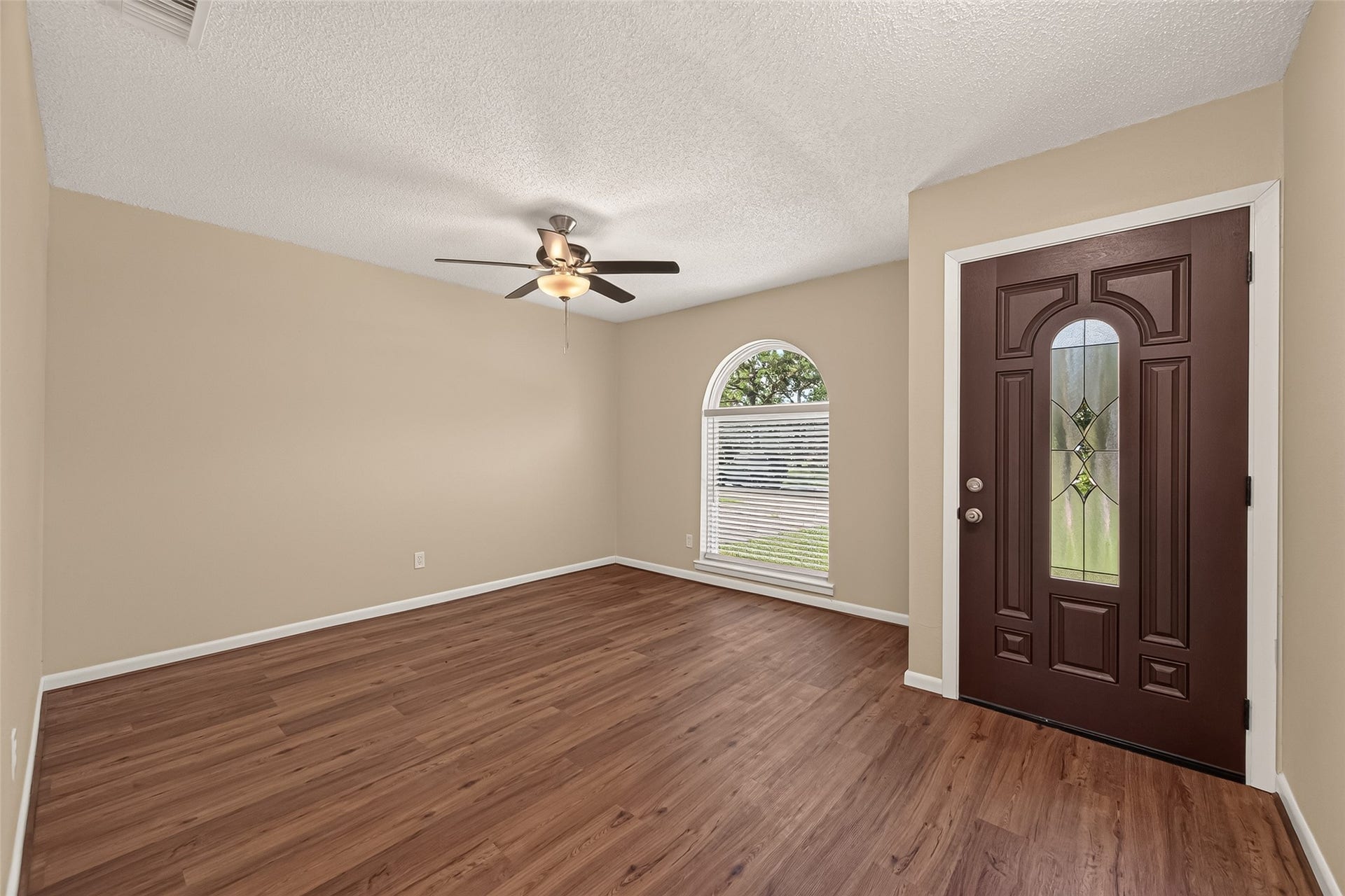 2305 Kingsway Drive, League City, TX 77573 2305 Kingsway Drive, League City, TX 77573