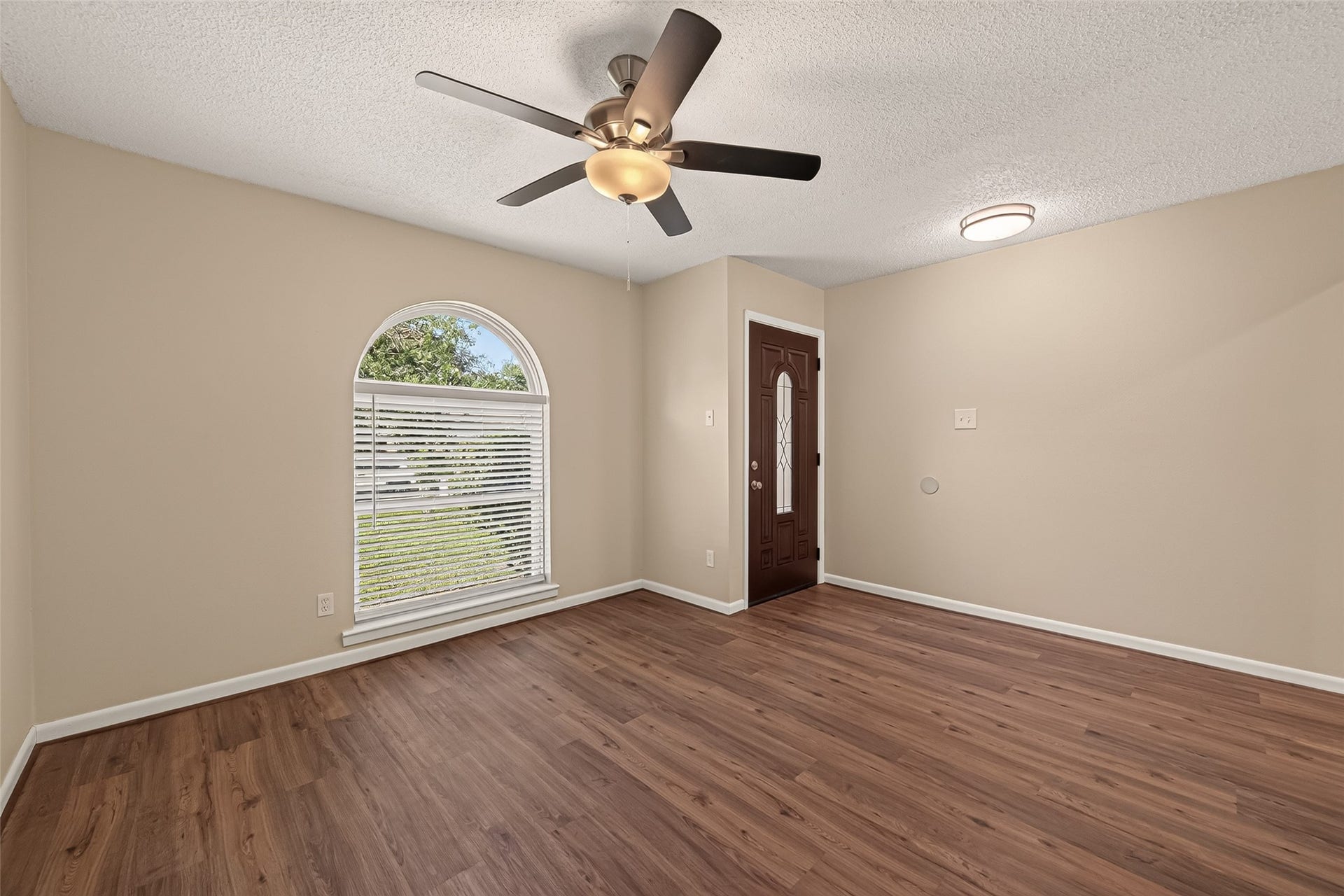 2305 Kingsway Drive, League City, TX 77573 2305 Kingsway Drive, League City, TX 77573