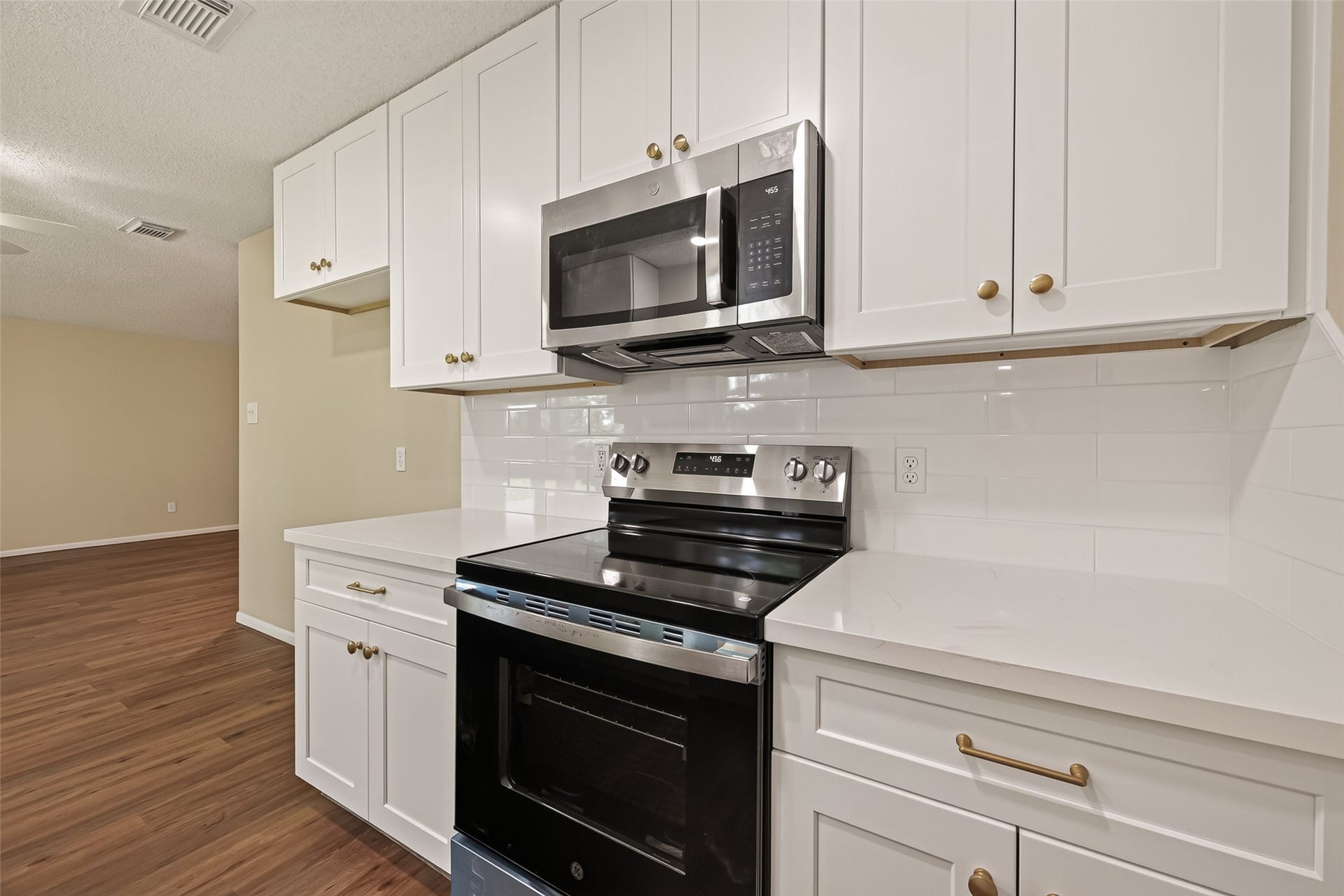 2305 Kingsway Drive, League City, TX 77573 2305 Kingsway Drive, League City, TX 77573