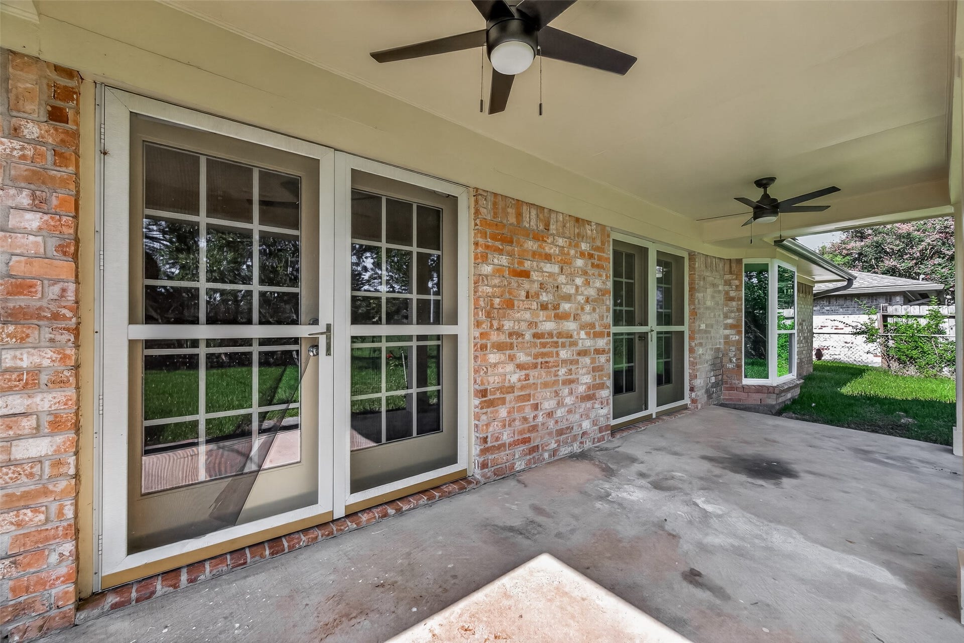 2305 Kingsway Drive, League City, TX 77573 2305 Kingsway Drive, League City, TX 77573
