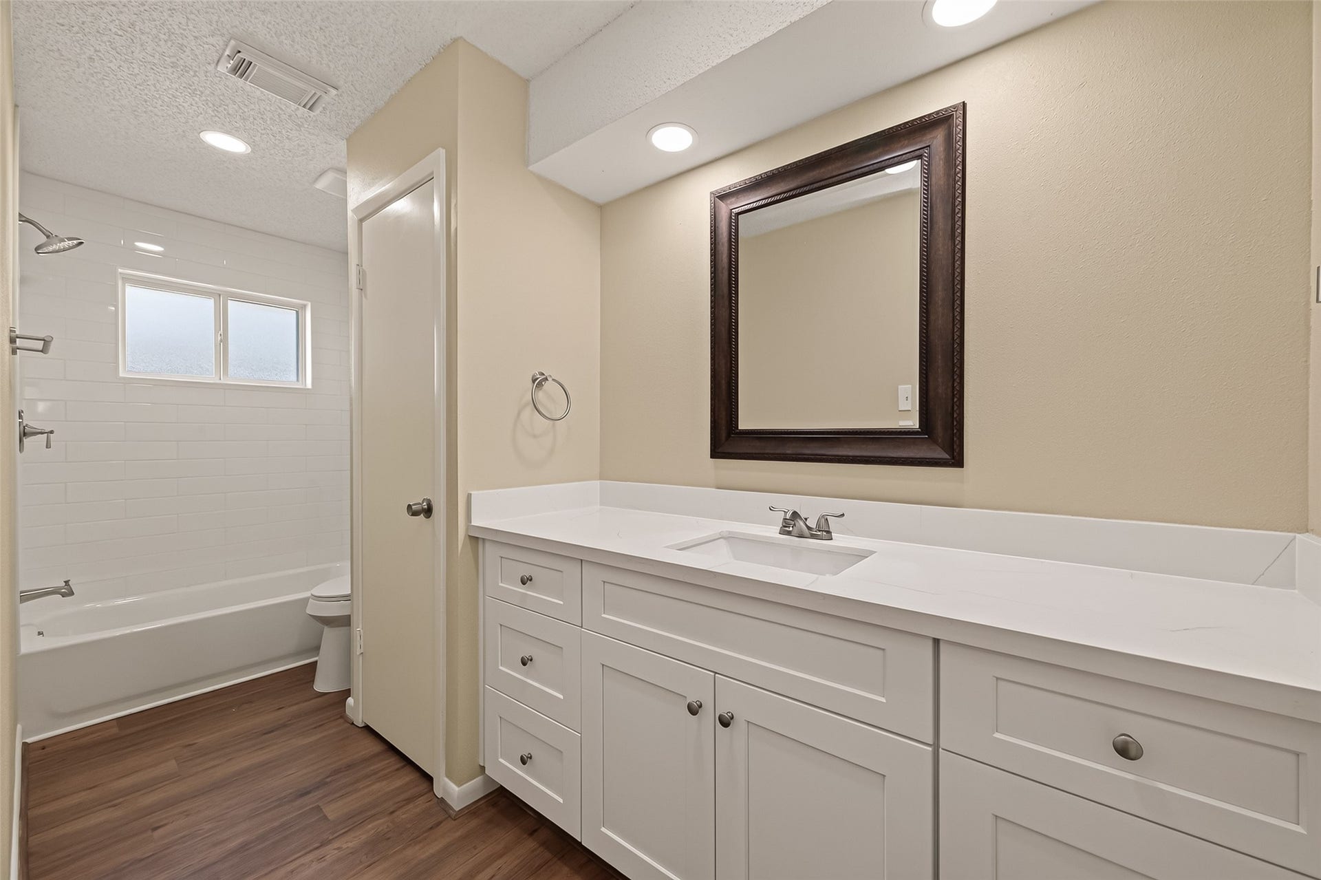 2305 Kingsway Drive, League City, TX 77573 2305 Kingsway Drive, League City, TX 77573
