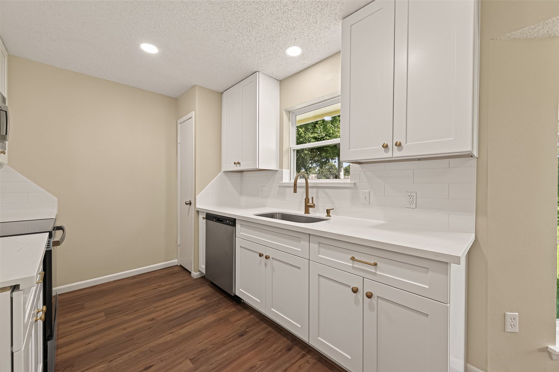 2305 Kingsway Drive, League City, TX 77573 2305 Kingsway Drive, League City, TX 77573