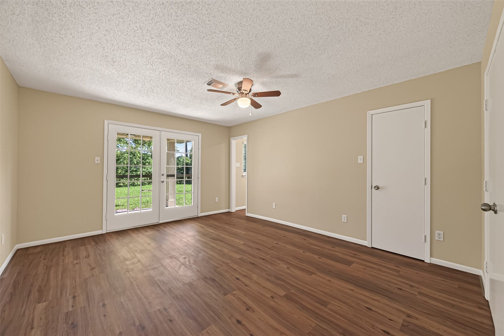 2305 Kingsway Drive, League City, TX 77573 2305 Kingsway Drive, League City, TX 77573