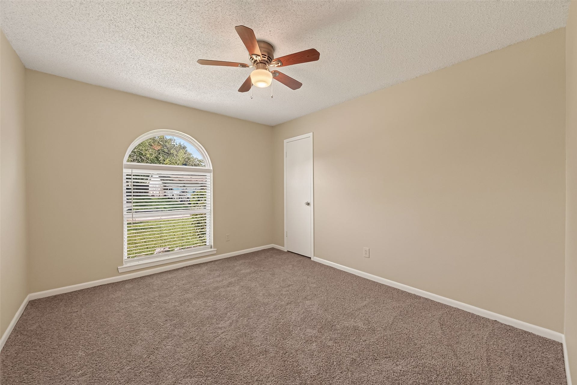 2305 Kingsway Drive, League City, TX 77573 2305 Kingsway Drive, League City, TX 77573