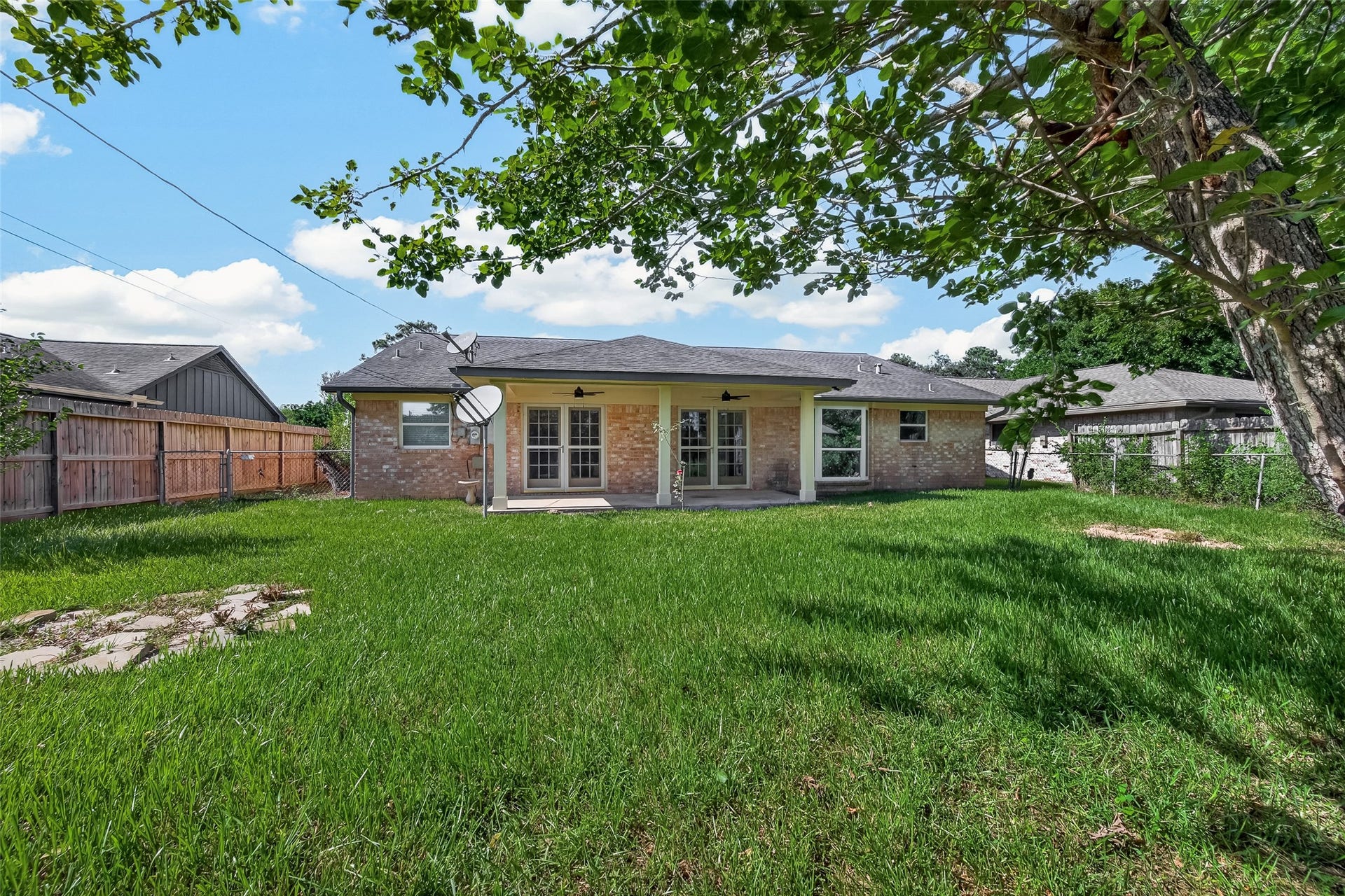 2305 Kingsway Drive, League City, TX 77573 2305 Kingsway Drive, League City, TX 77573