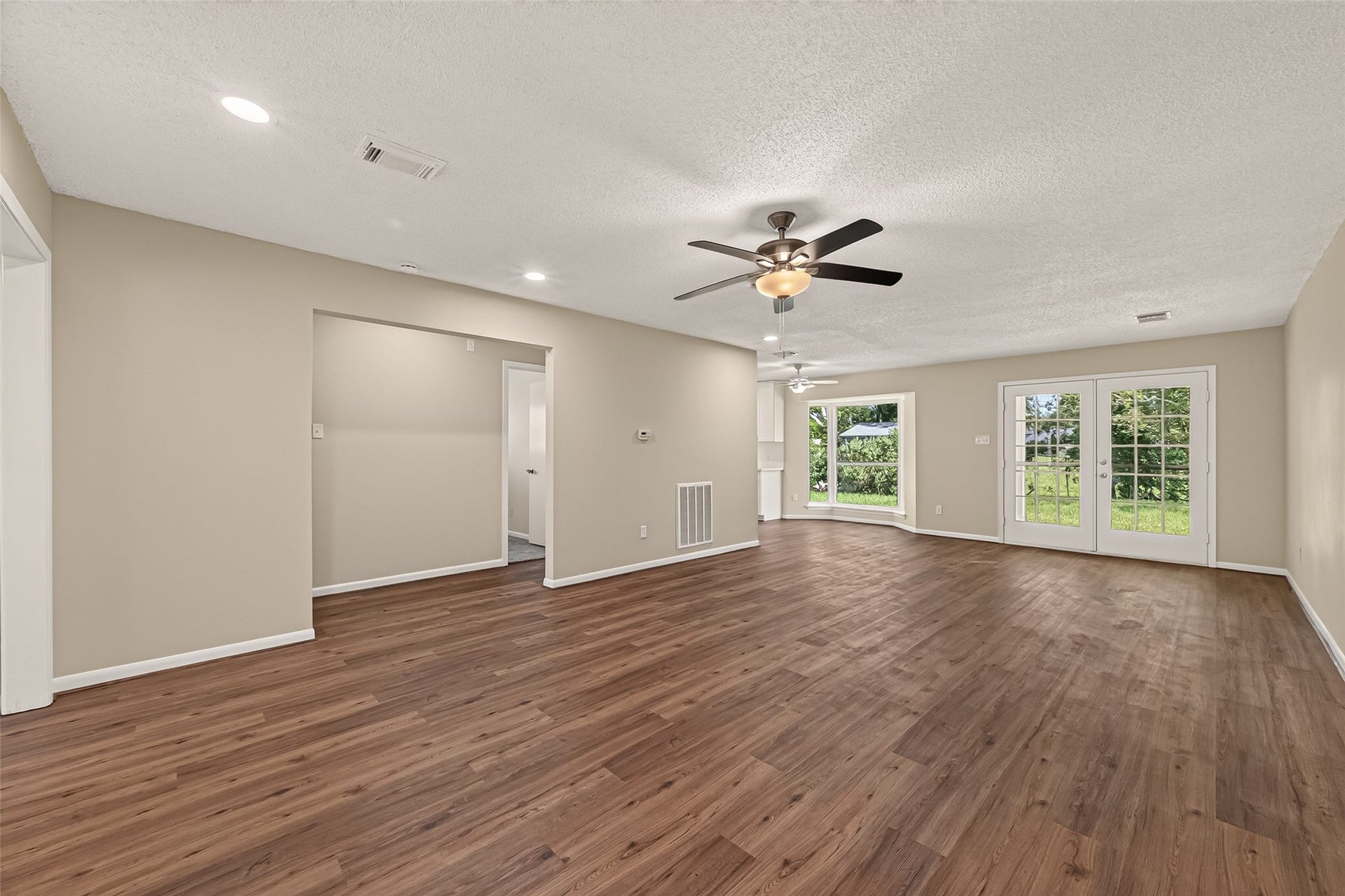 2305 Kingsway Drive, League City, TX 77573 2305 Kingsway Drive, League City, TX 77573