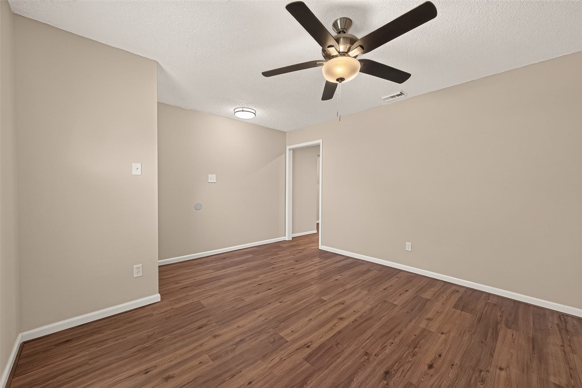 2305 Kingsway Drive, League City, TX 77573 2305 Kingsway Drive, League City, TX 77573