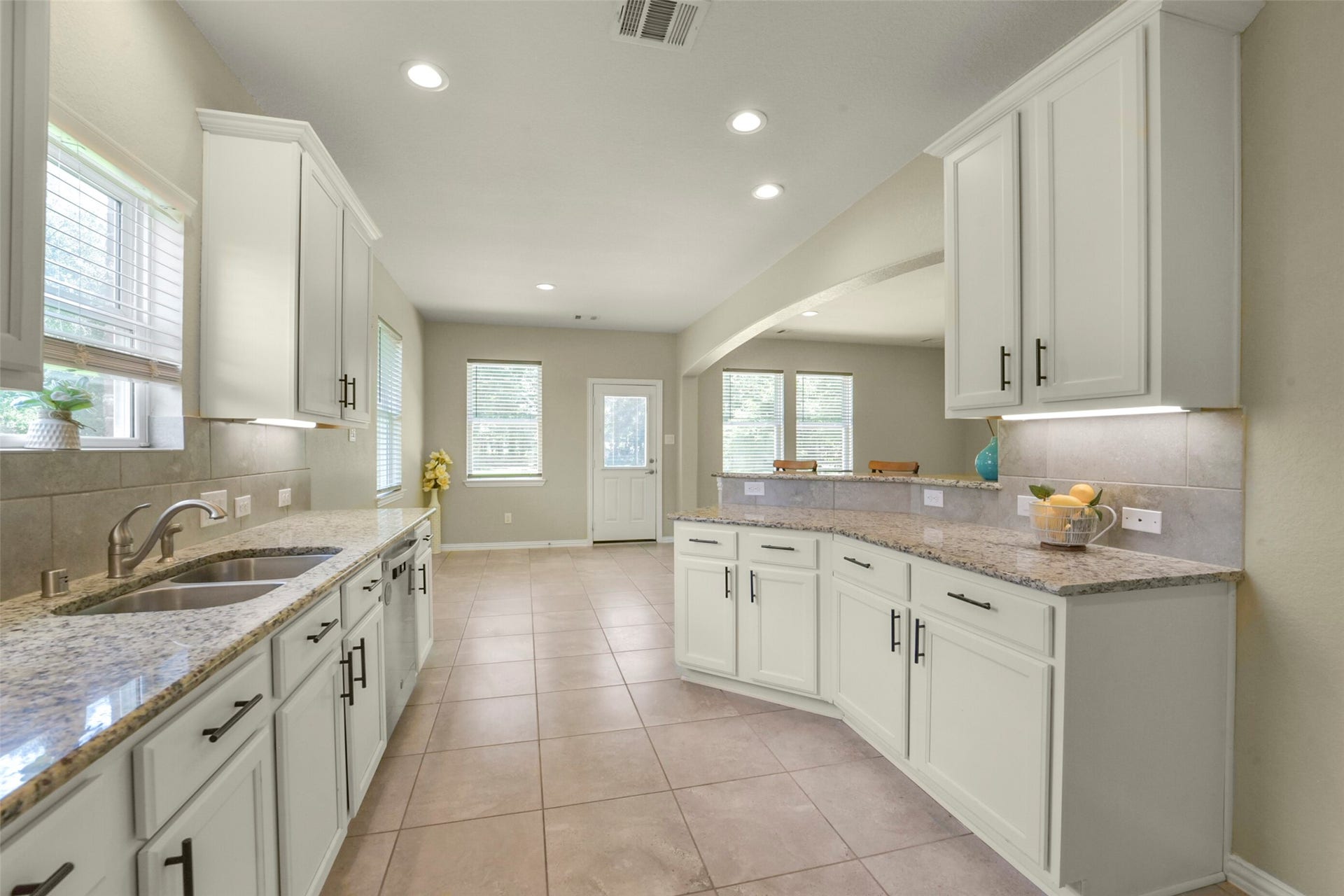 82 Road 6607, Dayton, TX 77535 Lots of cabinets and counter space along with a breakfast bar at the end. The kitchen opens up to the breakfast and living area on one side and the formal dining on the other side. 82 Road 6607, Dayton TX 77535