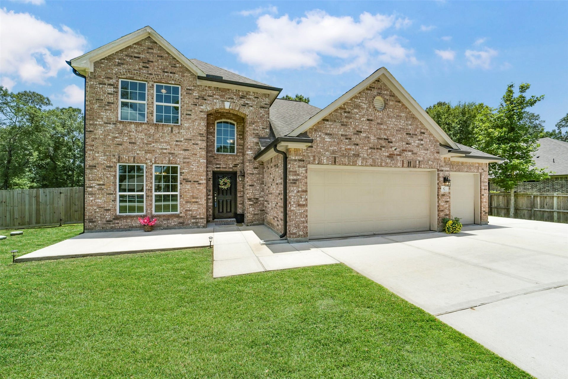 82 Road 6607, Dayton, TX 77535 Gorgeous pic of the front of the property up close. 82 Road 6607, Dayton TX 77535