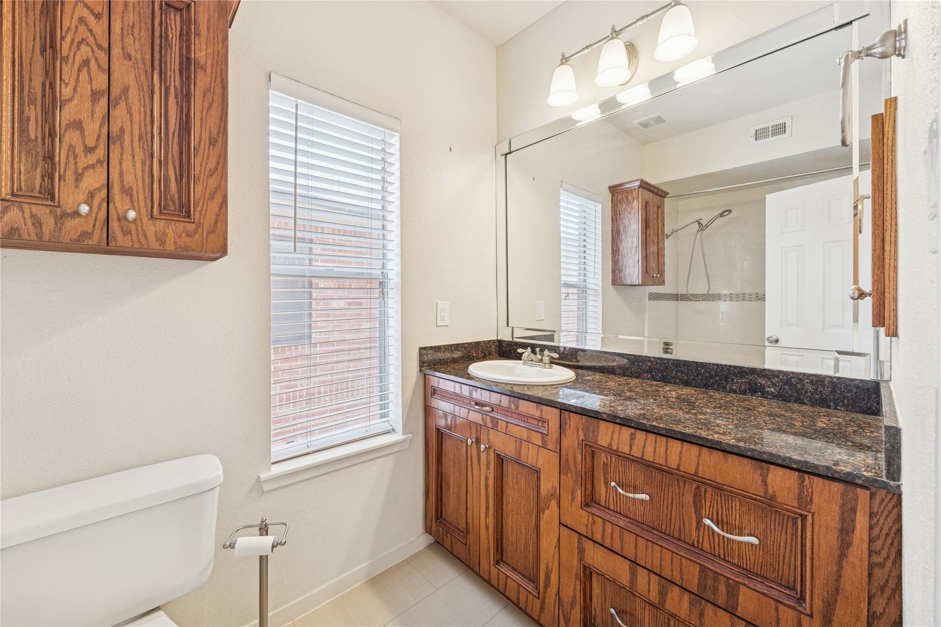 4041 Law Street, #512, Houston, TX 77005 Ensuite bath for bedroom 2.