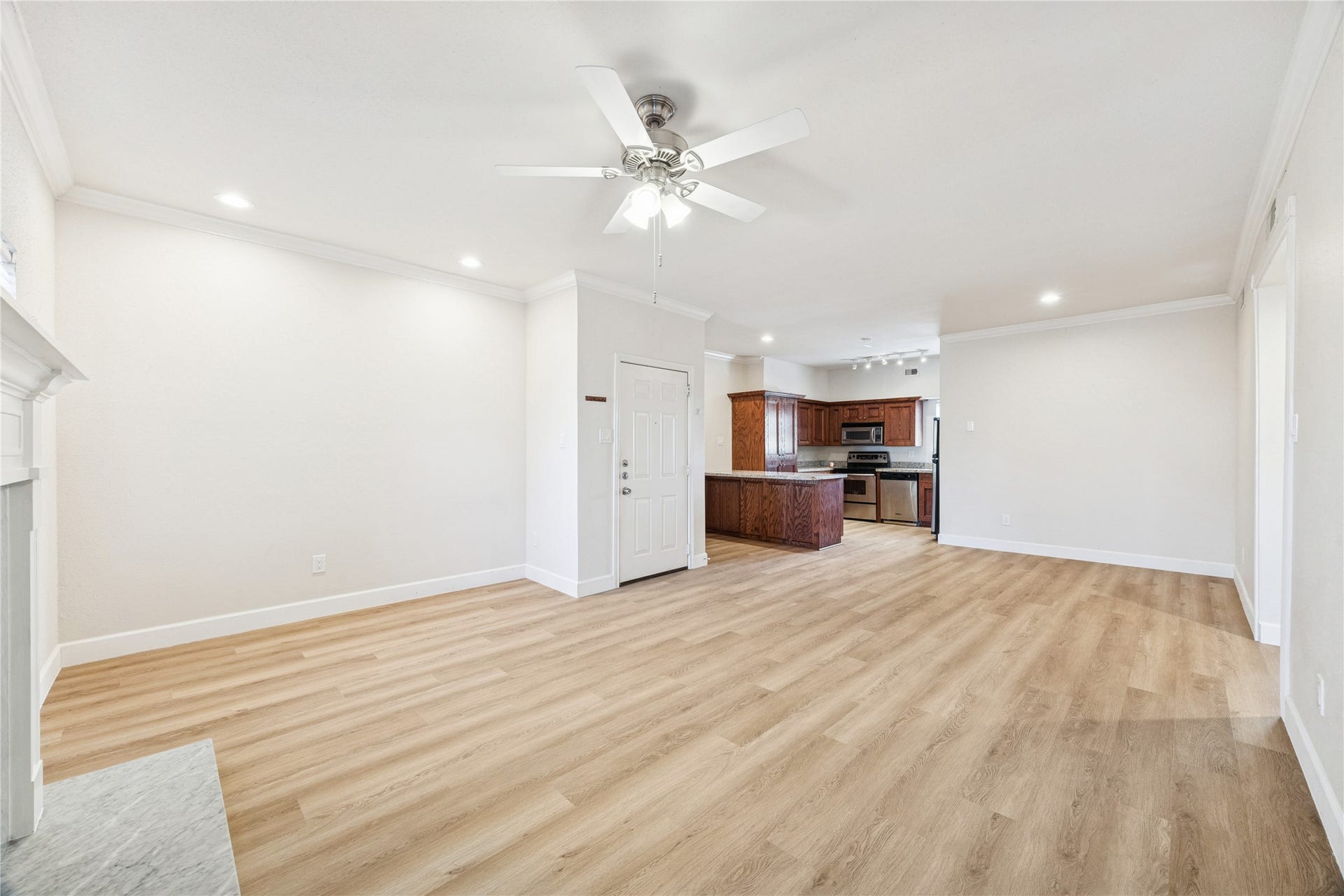 4041 Law Street, #512, Houston, TX 77005 Entrance into open floor plan.