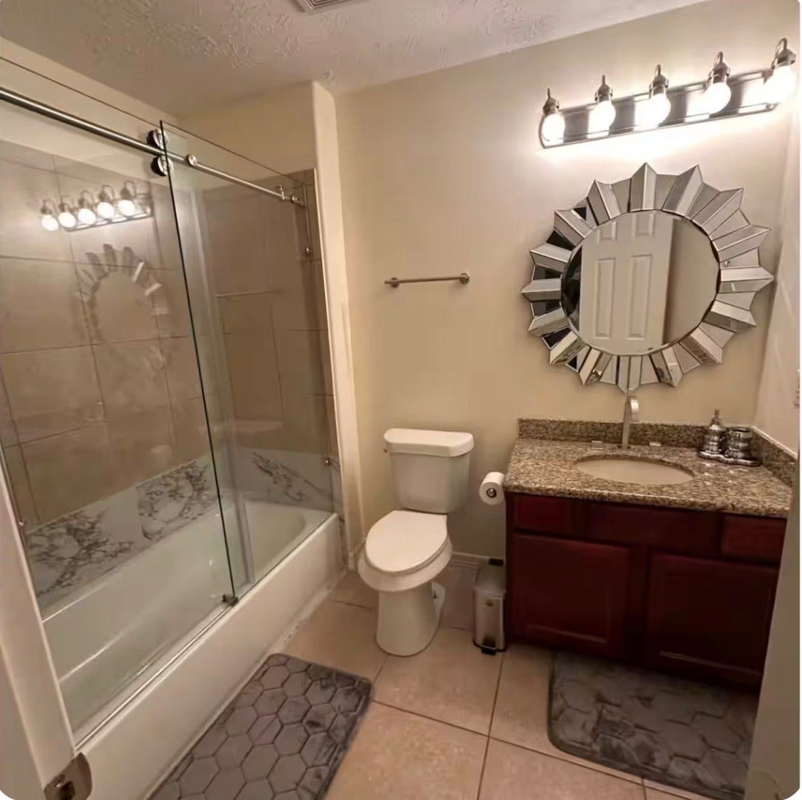 2215 Nettleton Street, Houston, TX 77004 Full bathroom