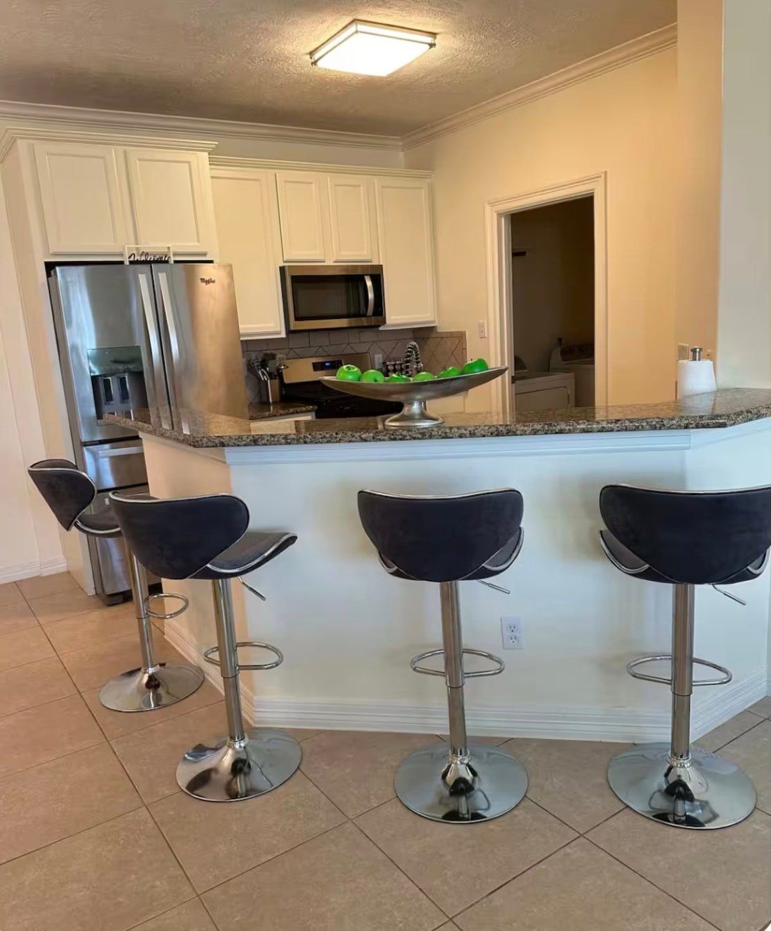 2215 Nettleton Street, Houston, TX 77004 Bar area view