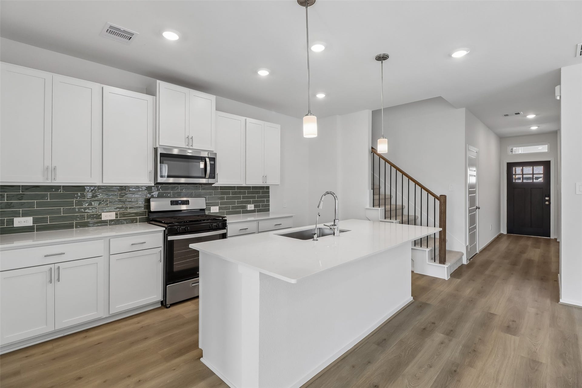 31025 Amalfi Cliff Drive, Huffman, TX 77336 Photo is not of the actual home, but is an inspirational photo of builders model home and may depict options, furnishings, and/or decorator features that are not included