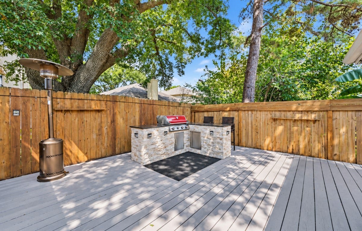 16114 N Lakestone Drive, Tomball, TX 77377 your grill is ready