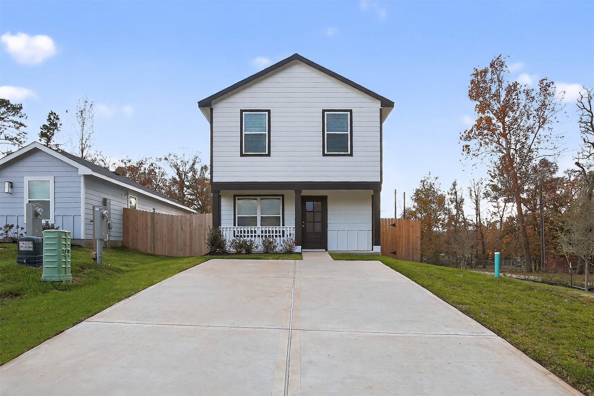 11806 Holly Hurst Drive, Willis, TX 77378 Welcome home! Fully fenced and no right side neighbors!
