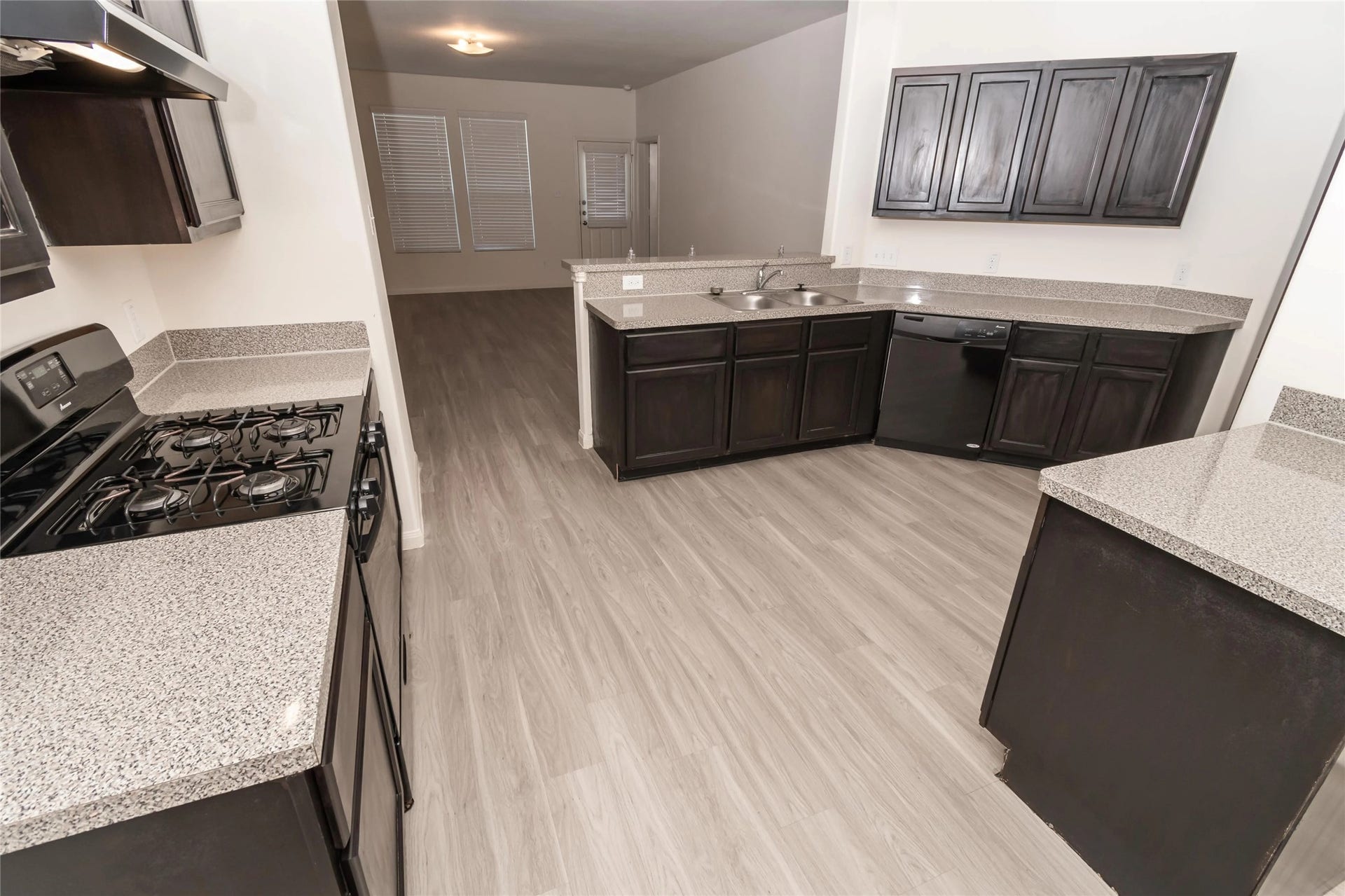 2615 Montecito Lane, Richmond, TX 77406 Photos may be representative of the floor plan and not the exact home. Finishes, layout, and features of the actual property for lease may vary.