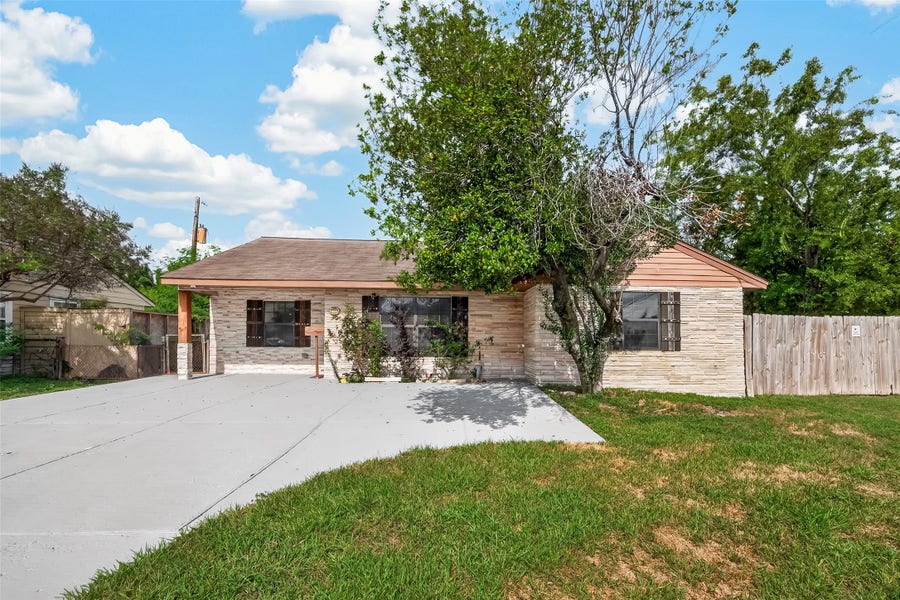 Property photo for 8402 Bascom Lane, Houston, TX