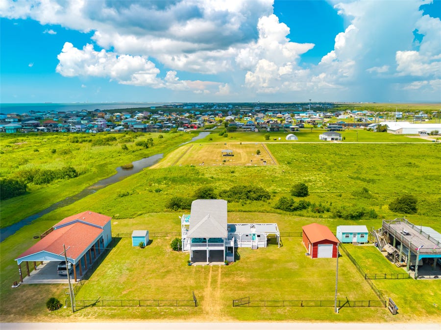 Property photo for 981 Sea Spray Drive, Crystal Beach, TX