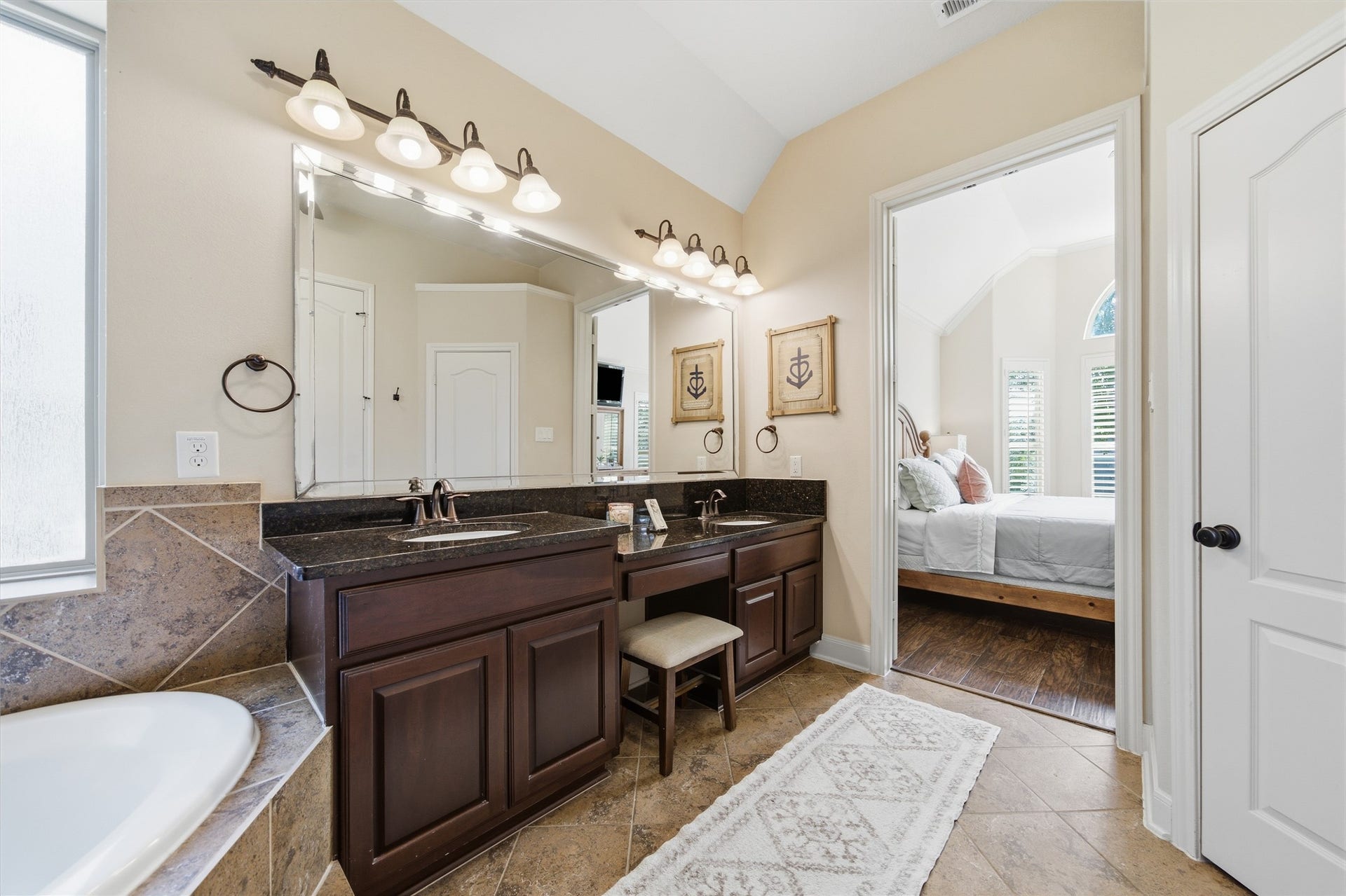 30511 Sethora Hill Way, Fulshear, TX 77441 Let the day melt away with a warm soak in the tub and a quiet moment to yourself.