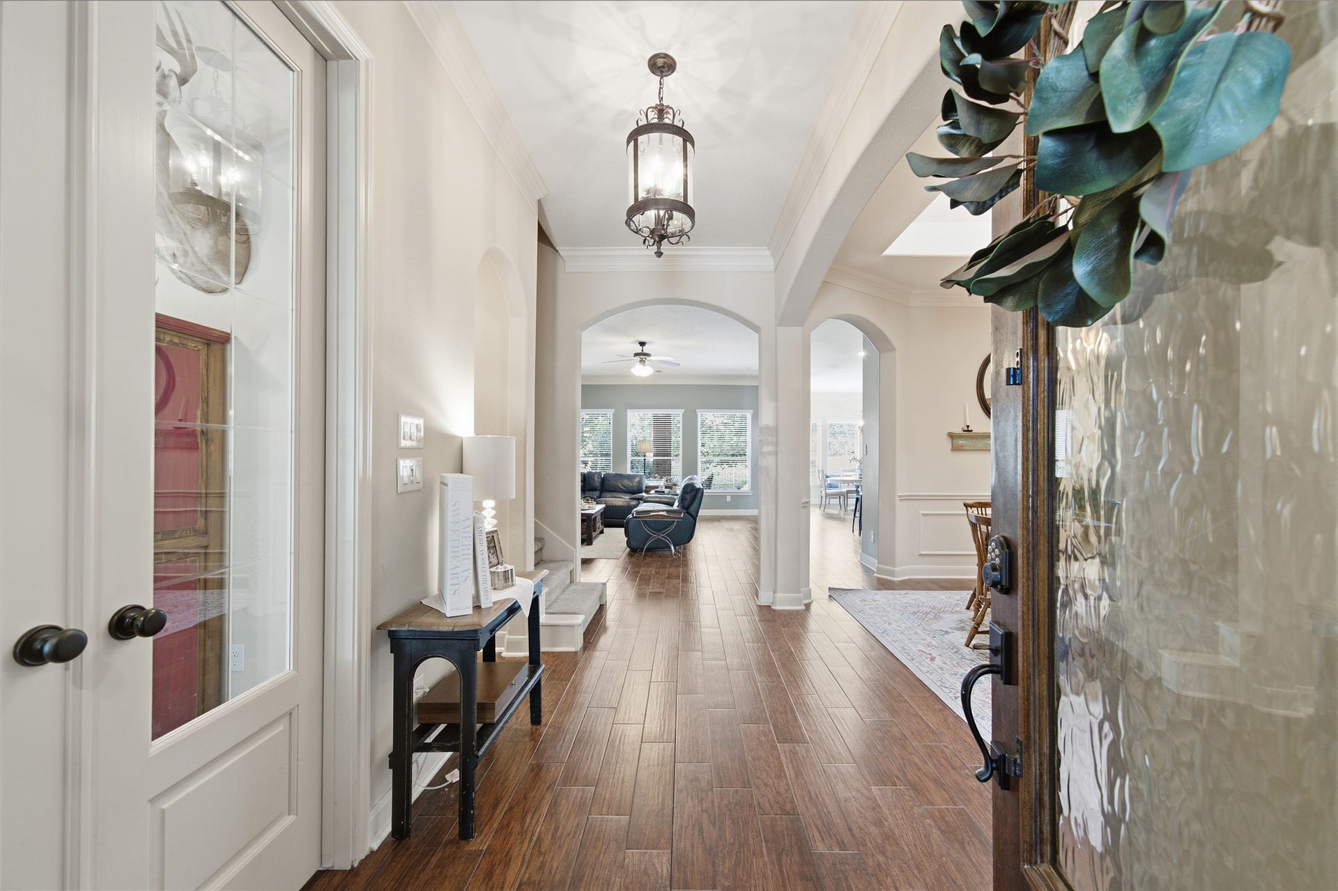 30511 Sethora Hill Way, Fulshear, TX 77441 With 3,061 square feet, this four-bedroom, three-bath home offers a versatile layout featuring three bedrooms downstairs, one upstairs, a dedicated study, and a flex room to suit your lifestyle.