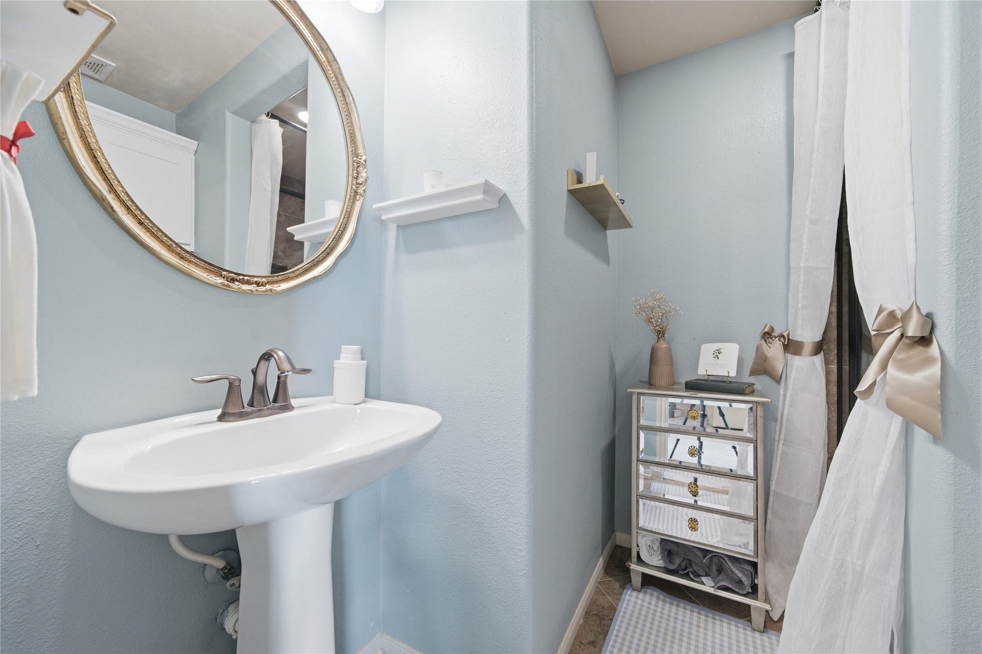 30511 Sethora Hill Way, Fulshear, TX 77441 Full bathroom on second floor with a standing shower.