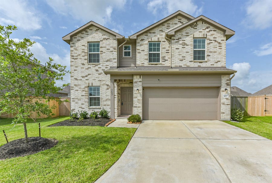 Property photo for 3607 Crosspointe Pass, Angleton, TX