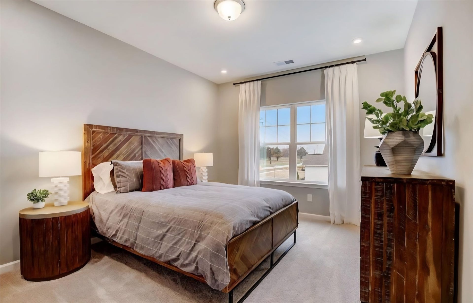 6118 Royal Palm Drive, Manvel, TX 77578 This image is a staged model only to be used for illustration purposes only. Colors and finishes may vary.